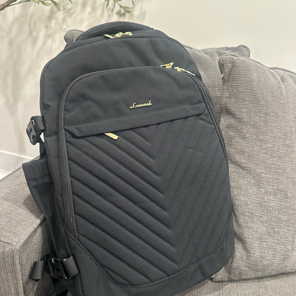 3 bags in 1: Sleek Black Travel Bag for Adventurers